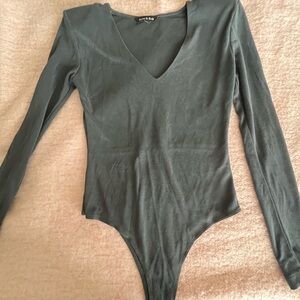 Good condition body suit strut & bolt! Size small